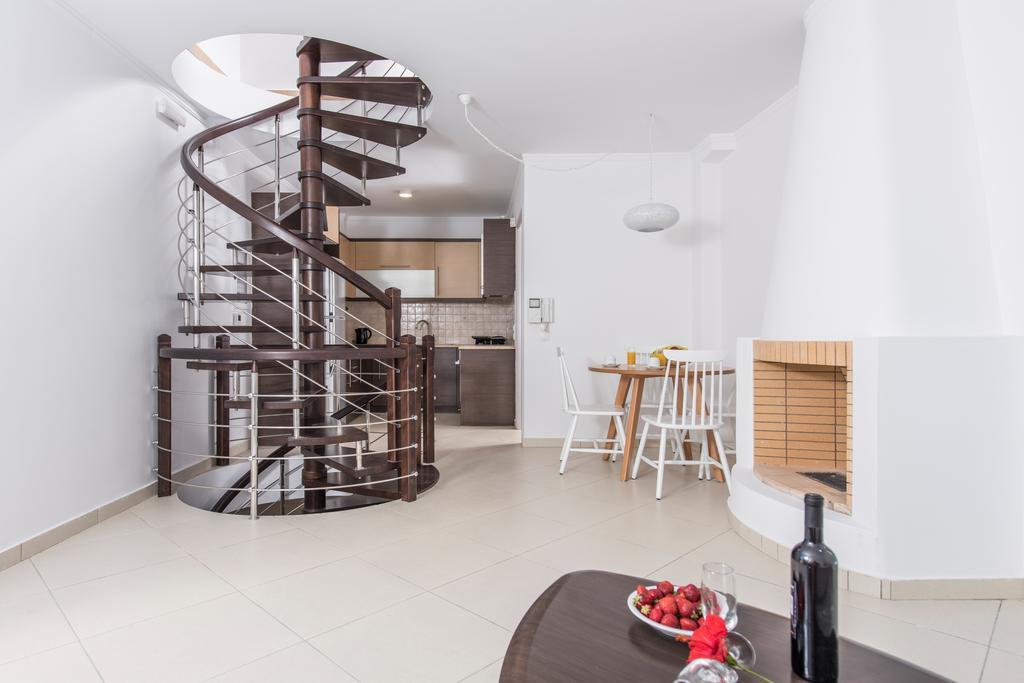 Kamári Secret Earth Villas - Santorini מראה חיצוני תמונה