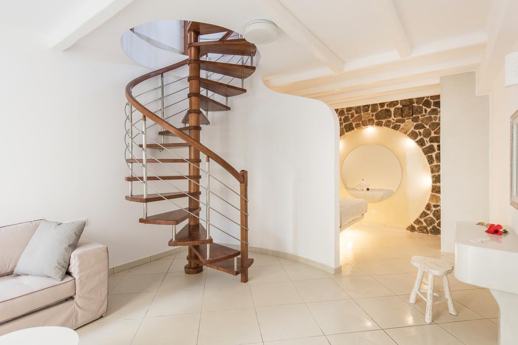Kamári Secret Earth Villas - Santorini מראה חיצוני תמונה