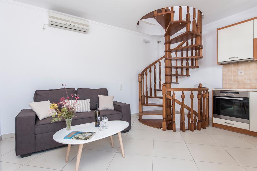 Kamári Secret Earth Villas - Santorini מראה חיצוני תמונה